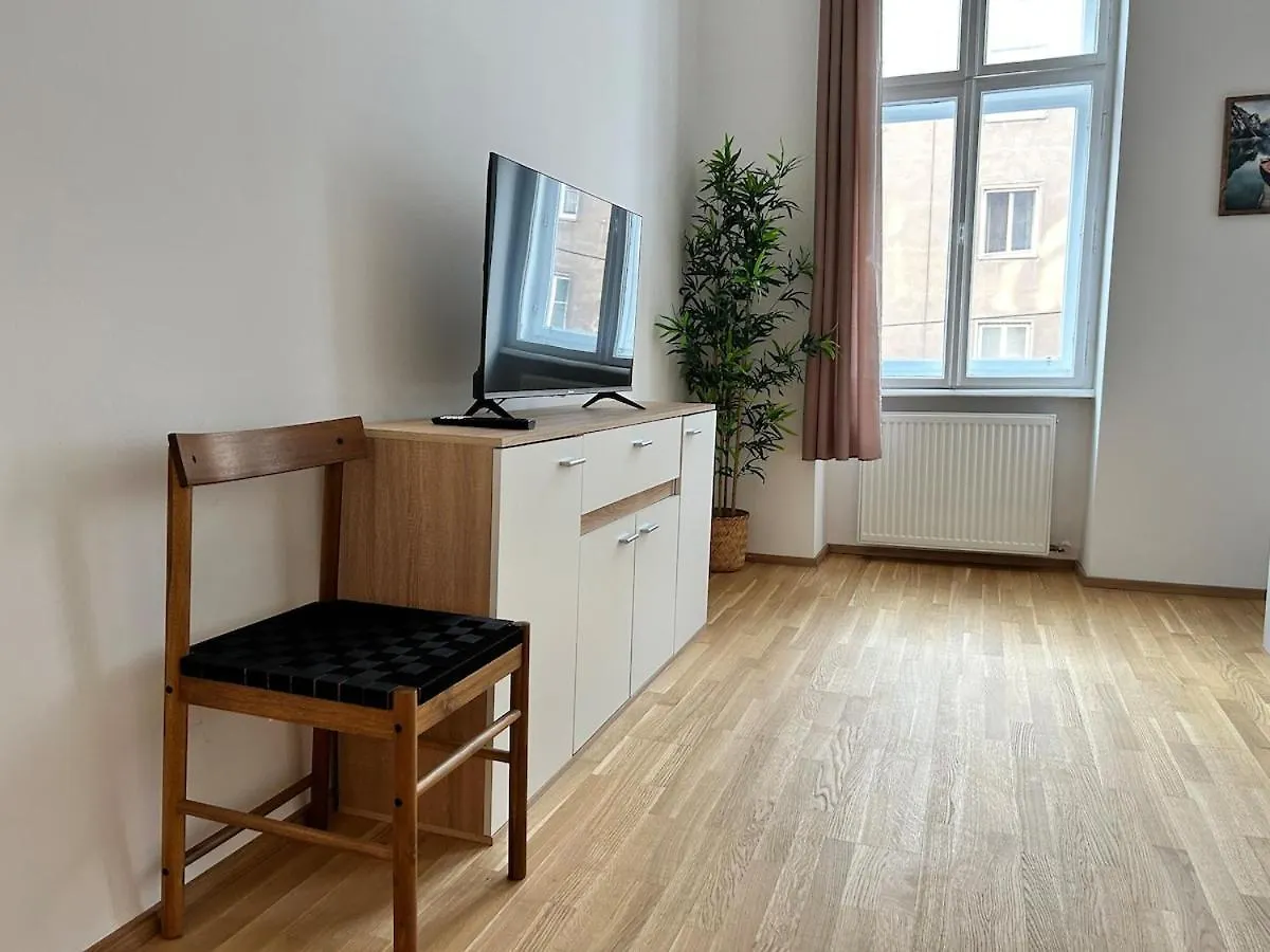 Calm & Sunny Apartment With Free Parking Vienna