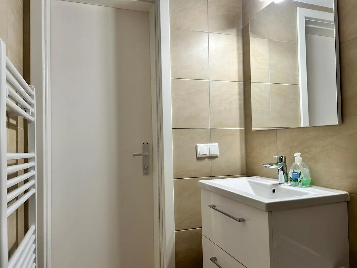 Calm & Sunny Apartment With Free Parking Vienna